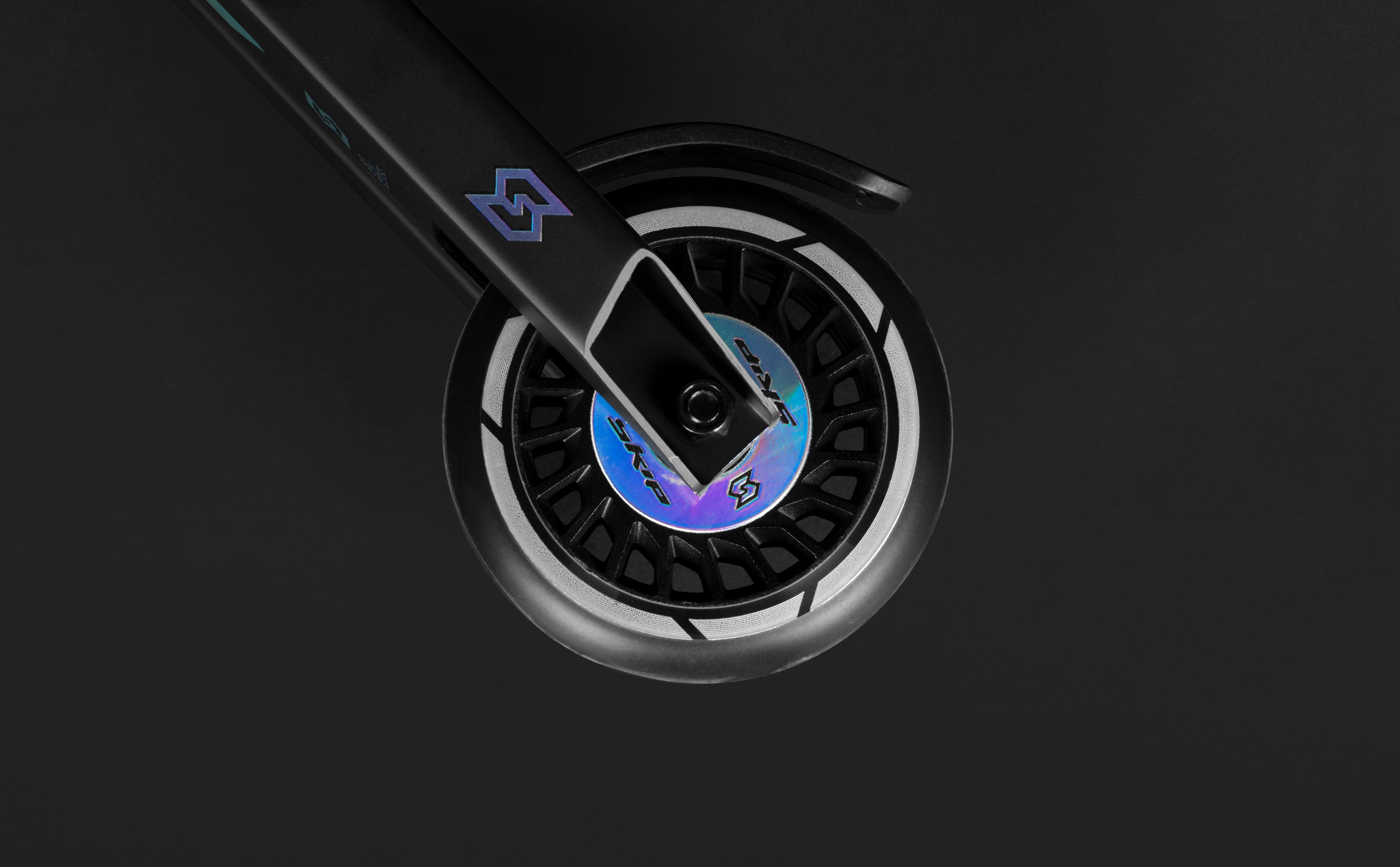 Самокат SKIP SBN черный-неохром